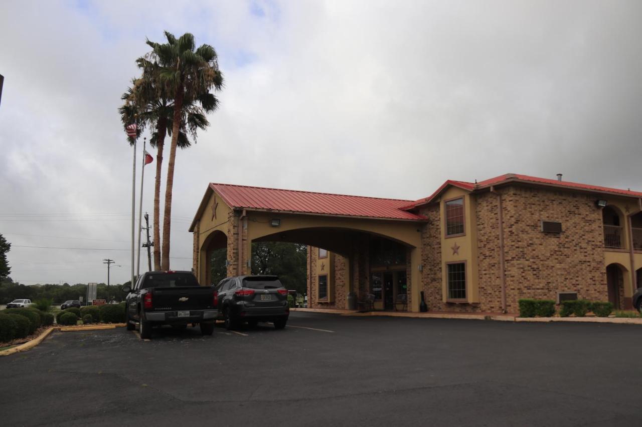 Chaparral Motel Hallettsville Exterior foto